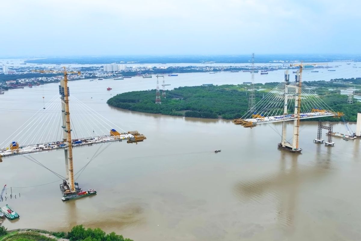 Binh Khanh Bridge is more than 90% completed