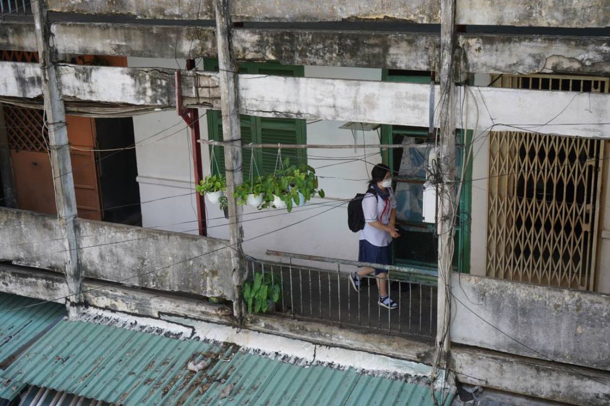 Children live and play in unsafe conditions