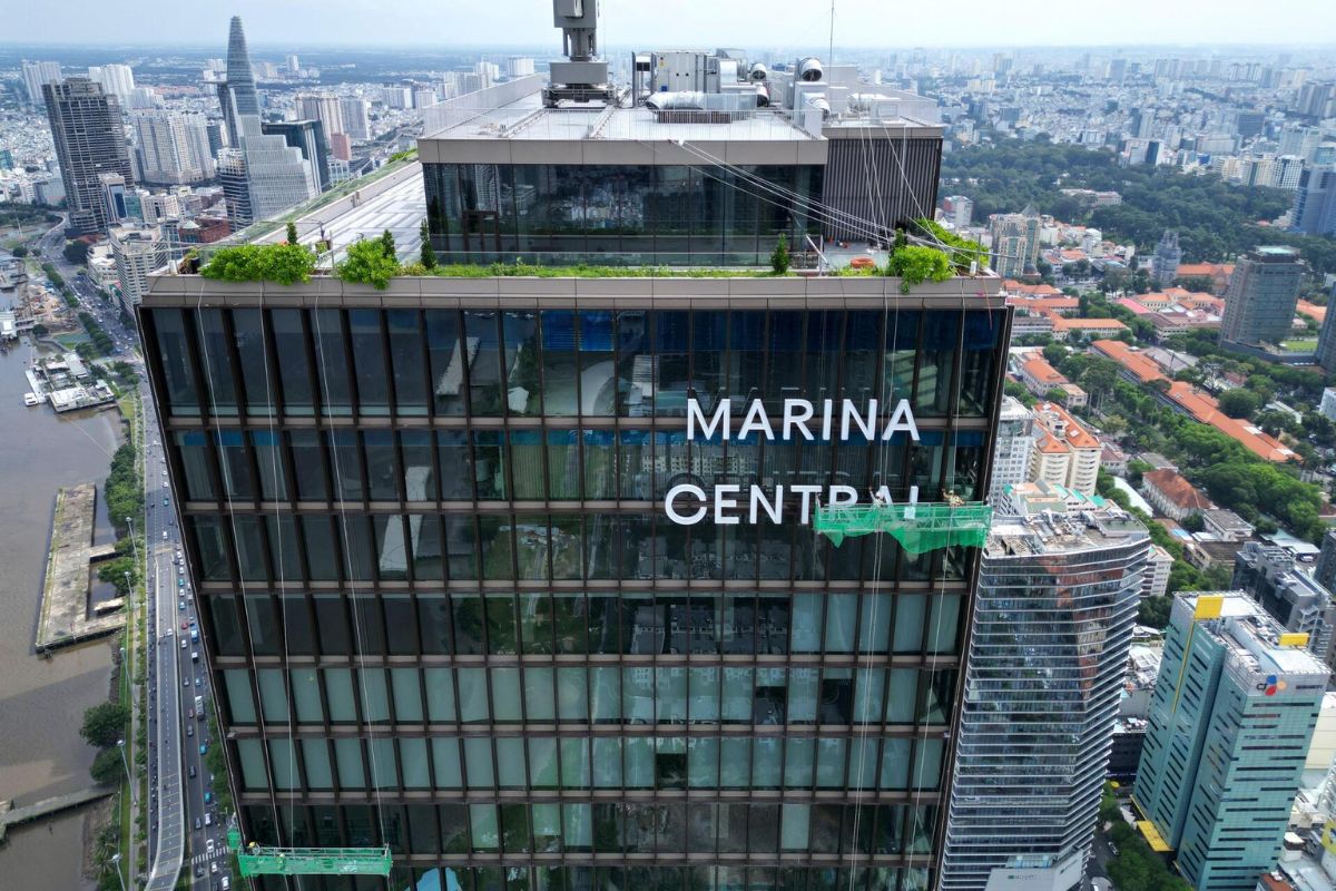 Panoramic view of the rooftop of Saigon Marina Central tower