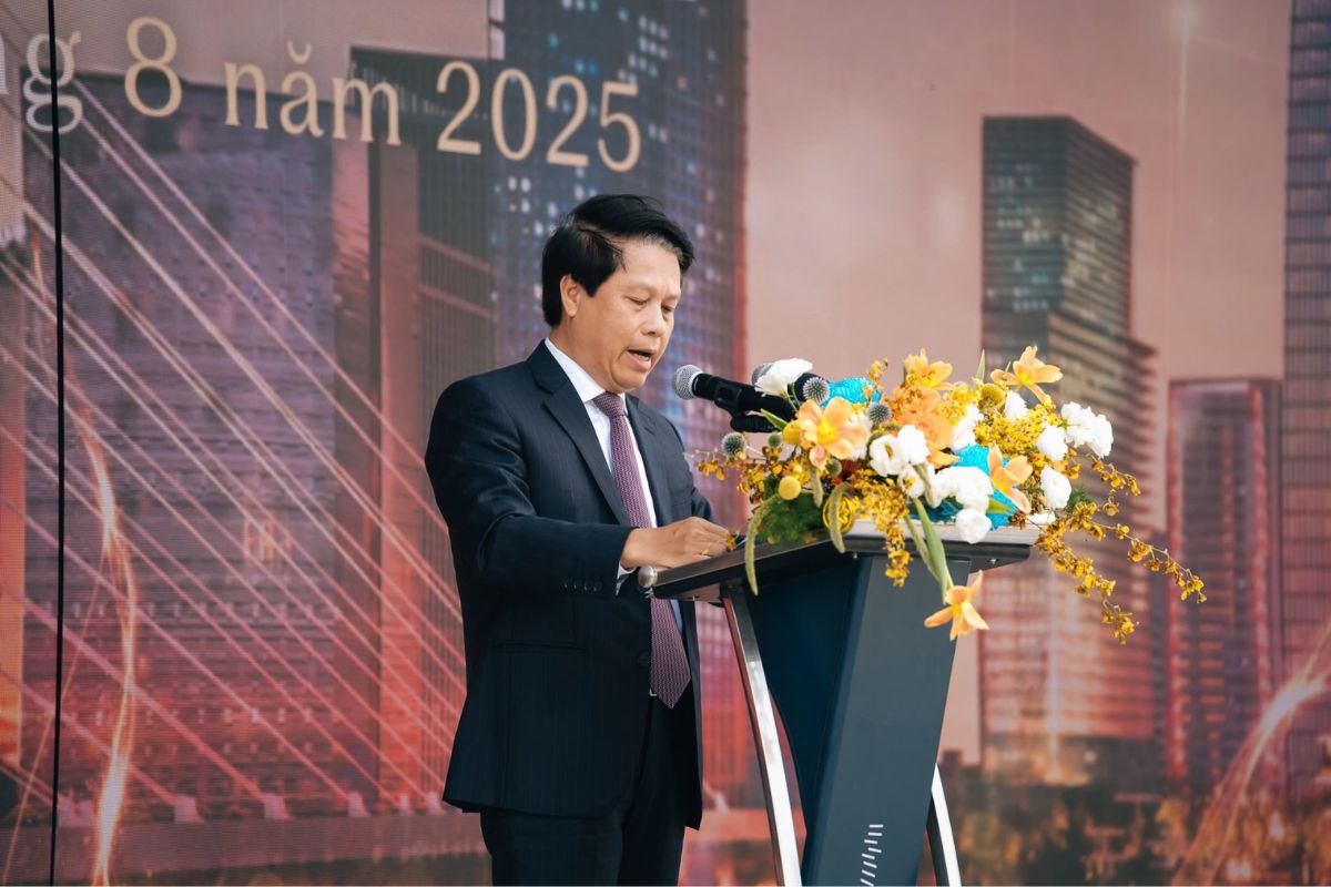 Deputy Governor of the State Bank Pham Tien Dung speaks
