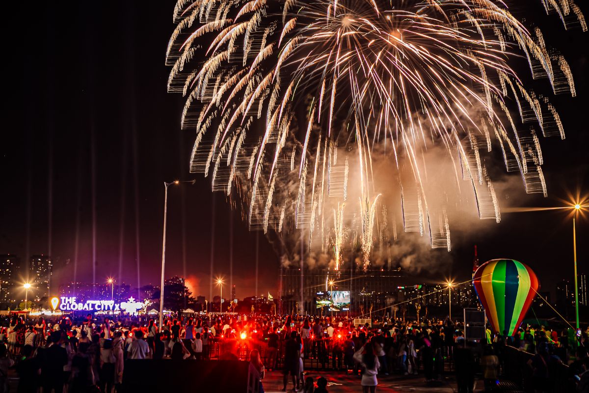 Fireworks display combined with water music